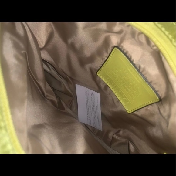 Coach lime cross body zip up neon yellow BRAND NEW - Picture 4 of 4